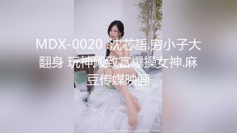 深夜后入老婆，不敢叫出声