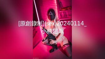 美女与野兽！双马尾翘臀淫妻被光头老公猛操