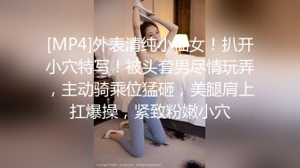 趁女主洗澡安好摄像头后拉她出来操逼,老说“你还没洗鸡巴”大屁股扭得贼爽