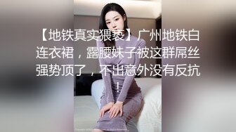 穿纯欲风透明的蕾丝性感套装在公园的走廊里勾引老头