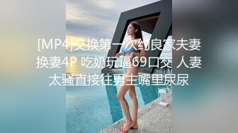 商场女厕全景后拍多位小姐姐尿尿各种美鲍一一展示 (2)