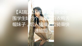 无毛白虎粉穴小姐姐全裸展示，单腿黑色网袜抬起双腿掰穴，超近距离特写清晰可见，翘起屁股扭动修长美腿