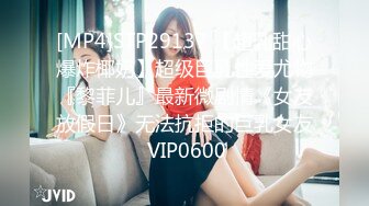 漂亮学生妹，170CM大长腿，全裸白丝美足，翘起蜜桃美臀抖动