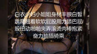 巨乳蜜桃妹穿着暴露水果市场勾引卖水果的摊贩问他想不想吃蜜桃然后开房快活