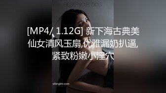 漂亮少妇海滩喂母乳