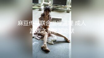 公园尾随穿卡通绿连衣裙小美妇上厕所,诱人的唇肉闭合成一个花形