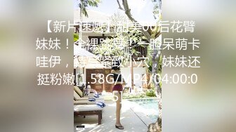 这个粉嫩嫩小美女真是会玩啊 脱光光躺在酒店的床上 玩弄抠搓满意操穴