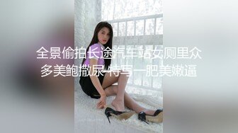 巨乳宝贝黑丝露脸一个人精彩大秀，自己舔骚奶子，全程露脸跟狼友互动撩骚，自己掰开骚穴