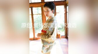 生活不易,怀孕7个月眼镜少妇,背着家里人褕褕果聊挣外快,挺着大肚子真不容易