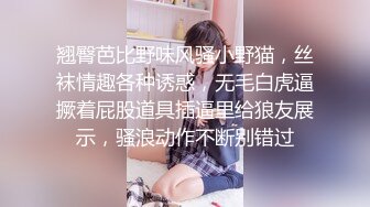 变态偷拍牛人闯入女厕手持拍摄美女们尿尿,还猛闻女神换下来的卫生护垫,说真香,最后用来撸一发