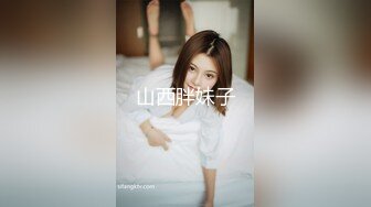 美眉玩小电动