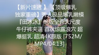 长的很像芭比娃娃的年轻漂亮女友，和小男友一起吃禁果，无套操逼high翻天