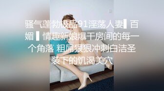 气质风骚轻熟女露脸伺候眼镜小哥，口交大鸡巴舔乳头让小哥亲着小嘴揉着骚奶子，骚穴特写无套抽插，射嘴浓精[