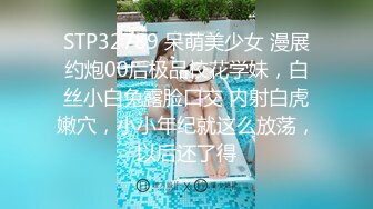 绿播颜值区美女播主私下的另壹面,顶级大长腿,肥臀夹断屌,长相清纯,蹲下尿尿