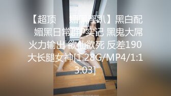 大奶美女露出 今天最刺激了在满是人的健身房自慰 又不敢叫 这个阳具好大小穴被填满了 插出好多白浆