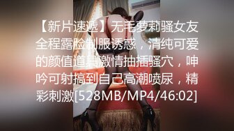 射了制服女友一屁股