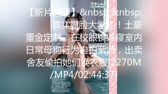 [MP4/ 808M]&nbsp;&nbsp;这小妞就是骚欠操，在浴室被小哥玩弄，揉奶玩逼深喉大鸡巴还给小哥舔菊花真刺激