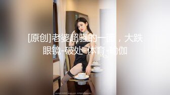 好淫乱的家庭啊，吃饭时妹妹在桌子下吸允哥哥的肉棒，哥哥却在扣妈妈的逼逼