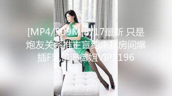 《极品CP?魔手?外购》美女如云夜店女厕，前后位偸拍数位都市气质美女方便，人漂亮一举一动都那么迷人