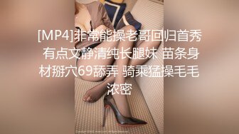 天冷了 小姐姐车上吃口热乎的