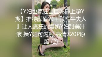 便利店購物的四個極品美模,清一色的白嫩修長大腿和性感誘人丁字內褲