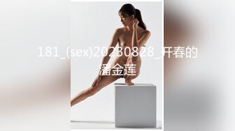 近距离的她吃棒棒糖的样子