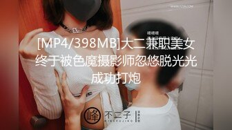 一男三女打牌啪啪，双飞边后入边舔奶搞完两个再搞另一个，很是诱惑喜欢不要错过