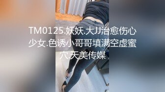 调教熟女妈妈 脚在抽搐 痒痒 爽不爽 受不了了 知道自己喷了几次 被两小伙调教成一个会喷水的母狗