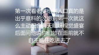 饥渴难耐的少妇在家里自慰