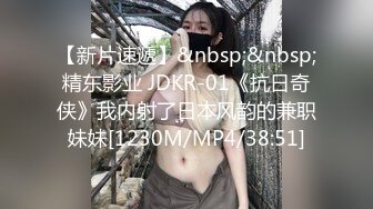 商场女厕全景厕拍美女姐姐尿尿 弟弟凑过来要看她的逼长什么样姐姐生气了