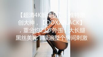 白丝露脸微胖奶子不小的极品小女人的诱惑，掰开骚穴给狼友看特写，互动撩骚听指挥撅着屁股扭动发骚淫声荡语