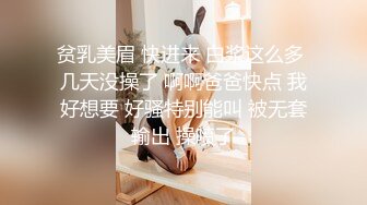 科技园便利店穿条纹上衣蓝内靓妹又深又长的臀沟把手纸都夹里面了