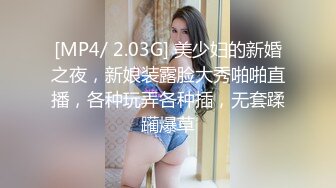 搂着女友细腰冲锋