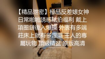 小骚货吃完水果豆两个人安慰她都满足不了。吃完变的好骚