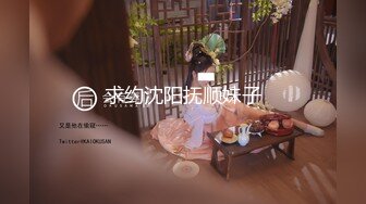 [MP4/ 1.74G] 好家伙，两个极品可爱小萝莉女同，脱光光互相搞对方 ，大金链子大叔出场 忍不住也要参与，伸出鸡巴蹭进去