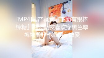 全网独家乐橙酒店私享台偷拍 文艺青年撸管等眼镜女友来啪啪妹子好奇的研究男友的放在桌子上的飞机杯