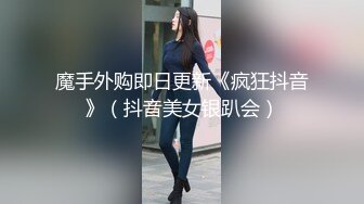 极品00后美女嫩模【奶瓶】推特反差自拍福利~盛世美颜配诱惑花蝴蝶纹身很屌的样子