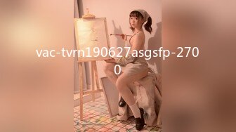 [MP4/ 599M] 萝莉小姐姐，深夜，18岁少女和大叔户外车震，蜜桃臀后入冲击感真强