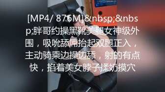 苗条黑丝极品炮架子，专业直播，沙发上卖力口交