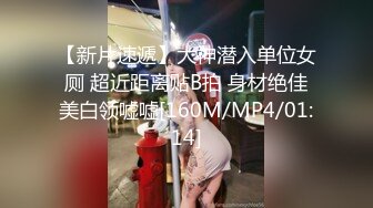 理发店的骚表姐，晚上关门就是嗨，跟小哥激情啪啪，口交大粗鸡巴跪在沙发椅上让小哥无套后入暴力抽插呻吟