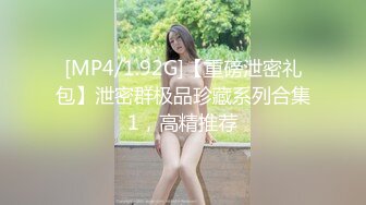 深夜后入老婆，不敢叫出声