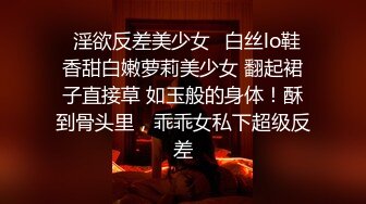 气质少妇晚上睡不着勾搭小哥激情啪啪，口交大鸡巴舔蛋蛋主动上位还索吻，多体位无套抽插把小哥干坏了真刺激