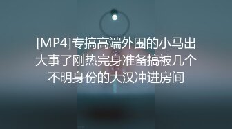 性感小姐姐！很会玩诱惑！脱衣舞秀一波，多毛粉嫩肥穴，翘起屁股道具插入，一进一出叫的大声