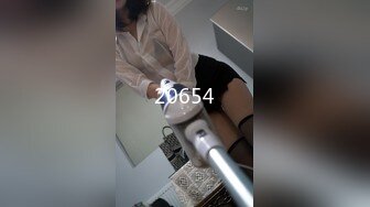 【新片速遞】 科技园女厕背手走路绿纱裙闷骚少妇 窄小的洞口边被磨得无毛发红[173M/MP4/01:11]