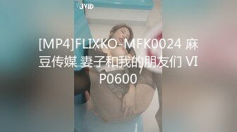 无人后继17格子短裙肉丝抄底