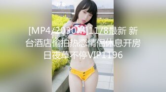 【OnlyFans】逃亡JJ爱KK，狂干群P，大型淫乱场面，两人真实夫妻，女的身材超级棒，群p的场面太过震撼 17