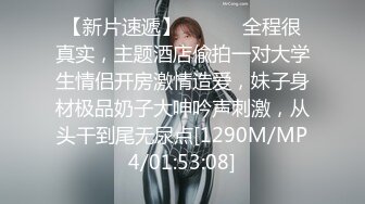 精彩精彩精彩，这样有女人味的少妇千金难求呀，鞋柜搁了一堆高跟鞋，性感红色美甲，挺拔的胸，自慰扣穴！