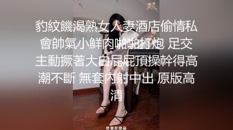 水电工浴室暗藏摄像头??偷窥两位美女洗澡更衣