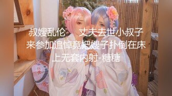 丝袜露脸情趣小阿姨全程高能直播大秀，眼神妩媚撅着大屁股发骚，互动淫语道具抽插，把自己抠到高潮浪叫不止