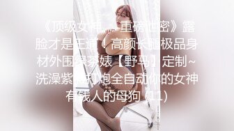 顶级绿帽大神淫妻✿单男射到套套里，老公单男用精子做润滑液，老婆在两个男人的轮番攻击下获得连续的性高潮